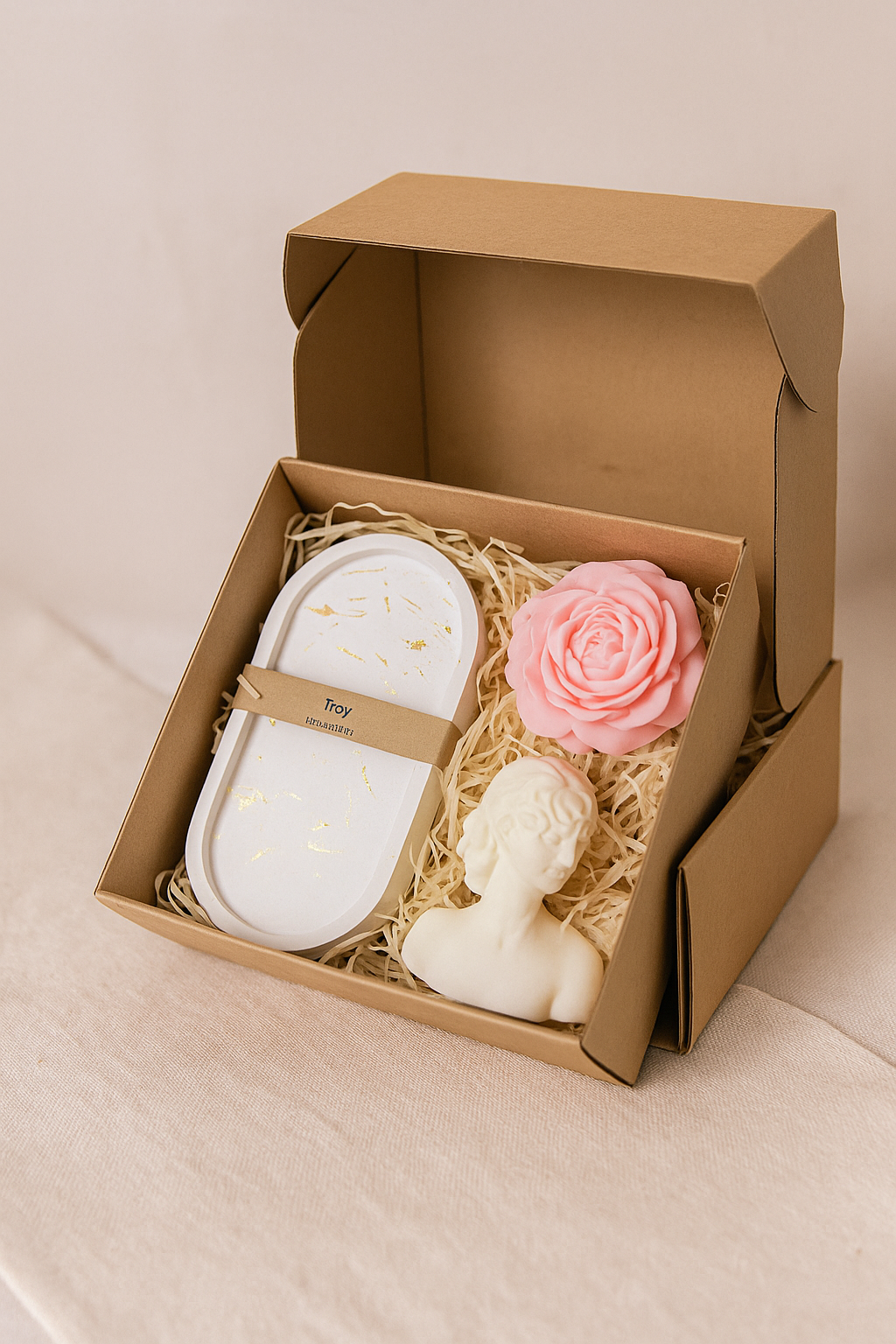 Elegant Artisan Gift Set – Tray, Rose Candle & Sculpture Candle